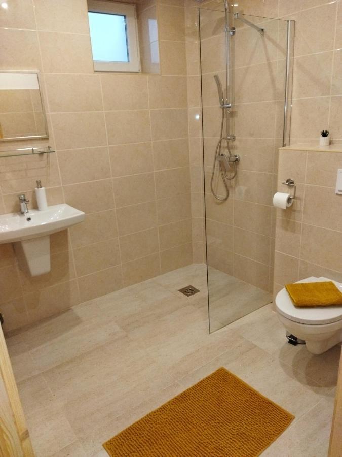 Csengo Vendeghaz Hotel Kiskoros Bagian luar foto