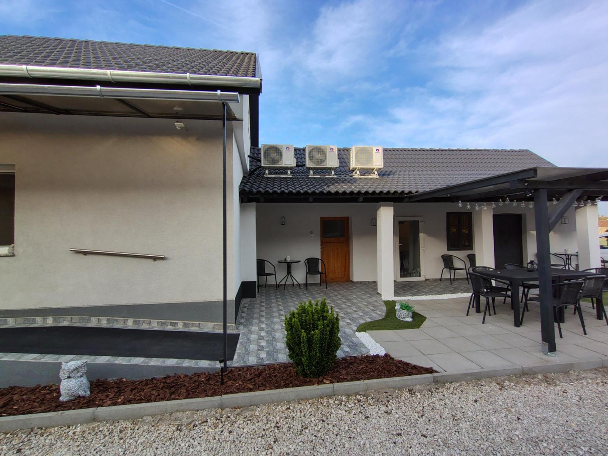 Csengo Vendeghaz Hotel Kiskoros Bagian luar foto